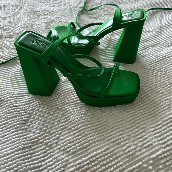 Green Square Toe Platform Sandals - Picture 5 of 7